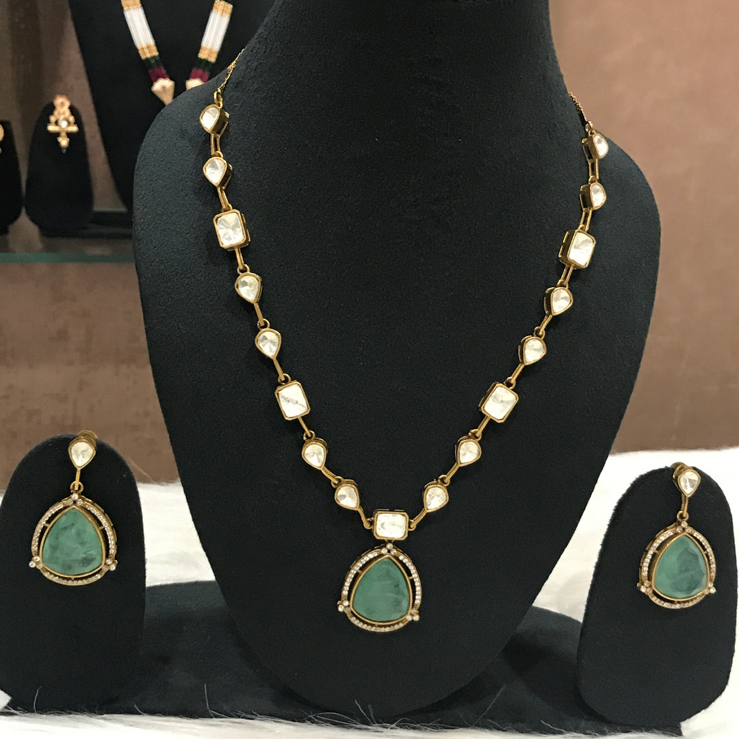 Saanvi Mossionite Kundan Jewellery Set