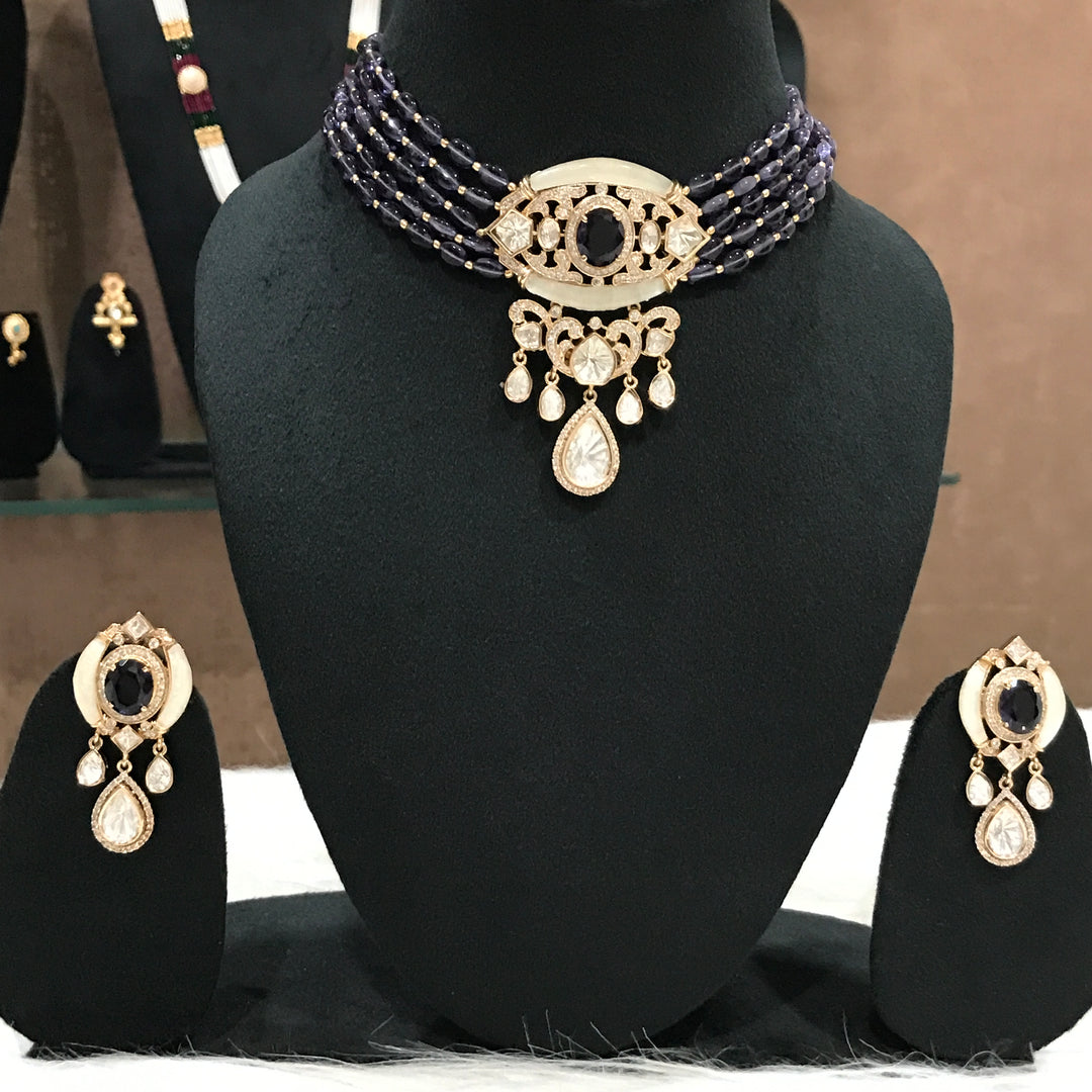 Ishaana Tyaani kundan Jewellery Set