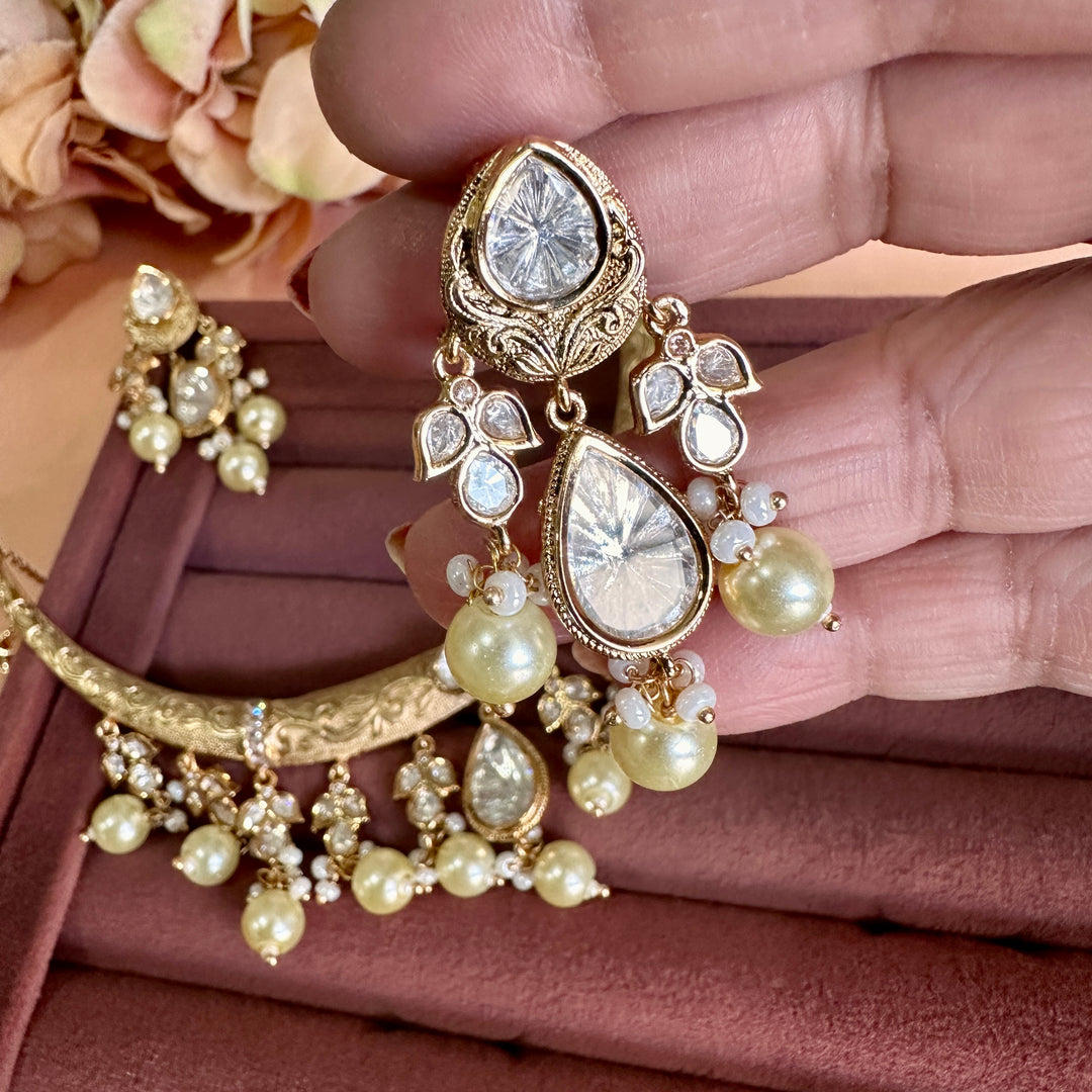 Shanaya Antique Mossionite Pearl Set