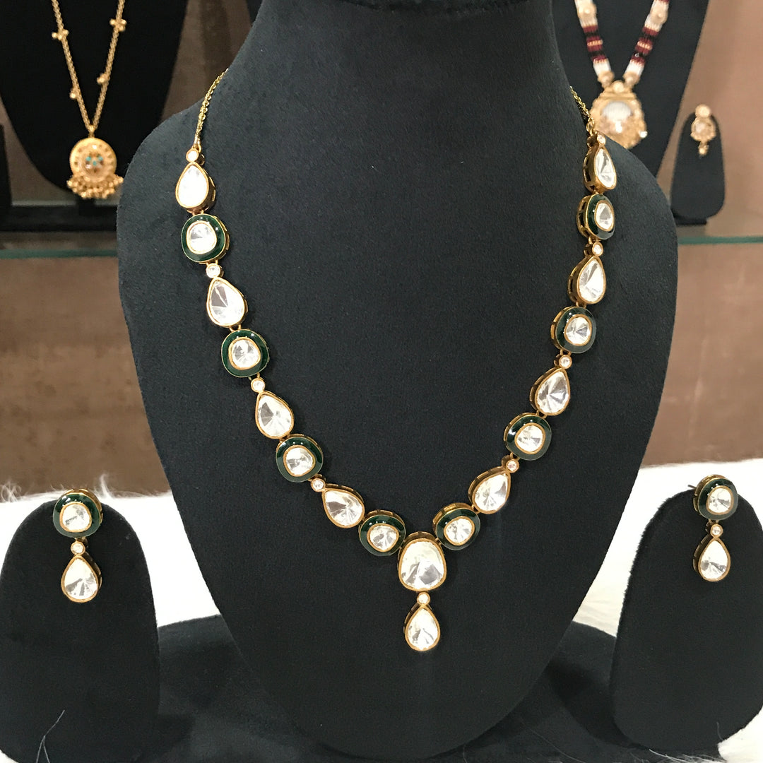 Aadhya Mossionite Kundan Jewellery Set