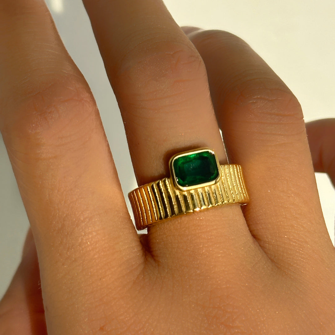 Vaani Retro 18k Gold Plated Emerald Stone Ring